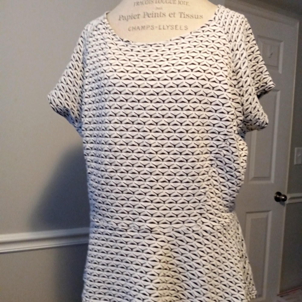 NWOT Black & White Peplum top